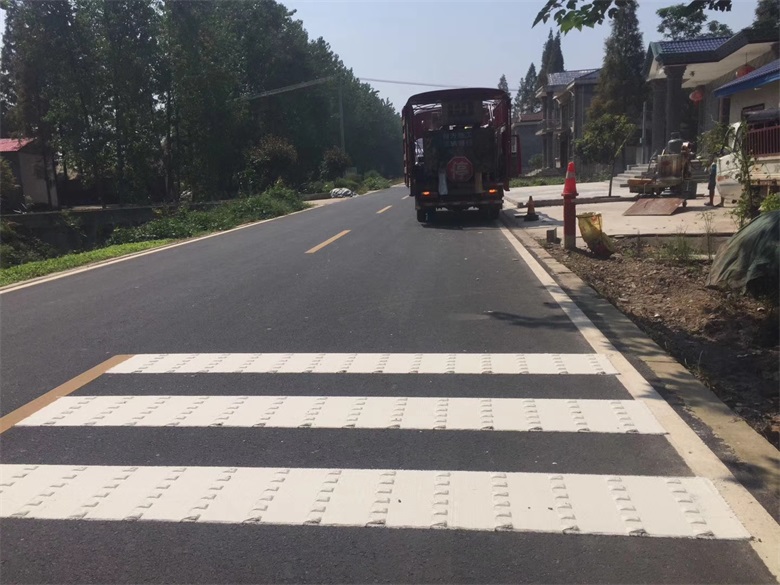 常德安乡震动标线施工